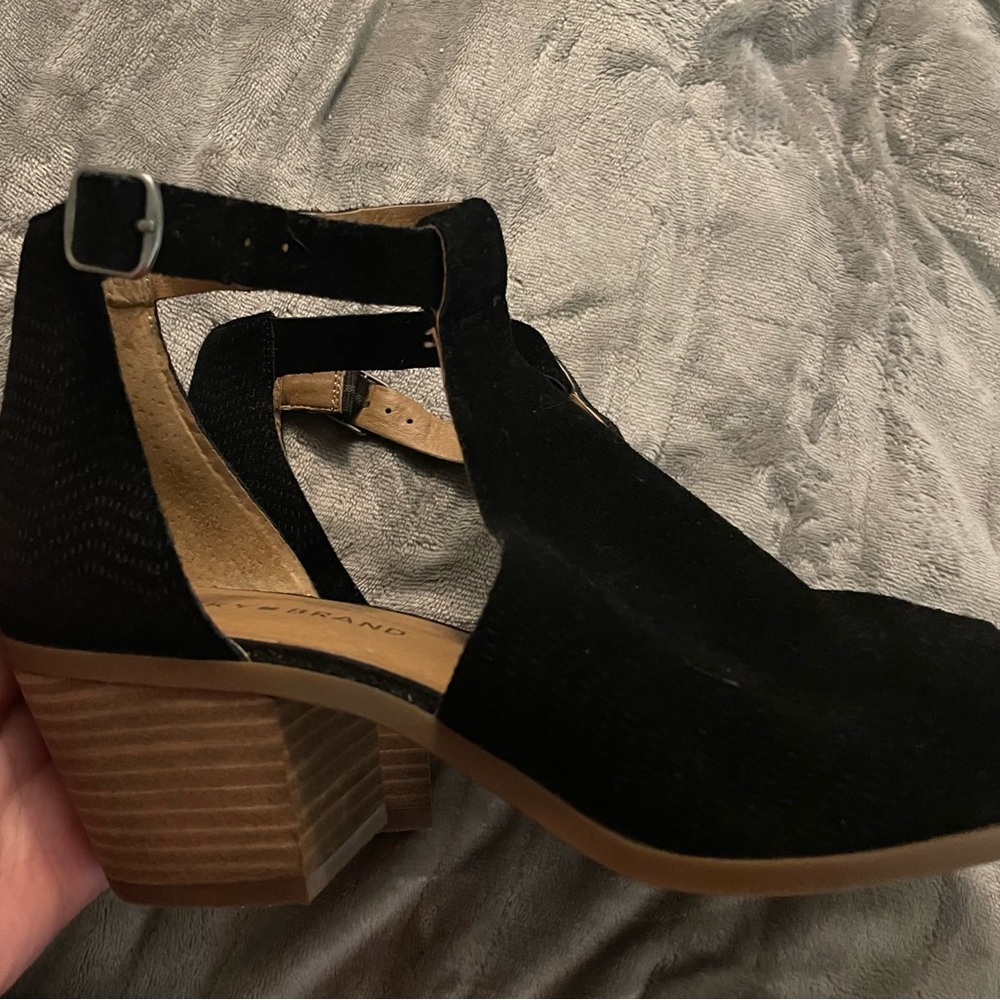 T-Strap Heel - Picture 2 of 5